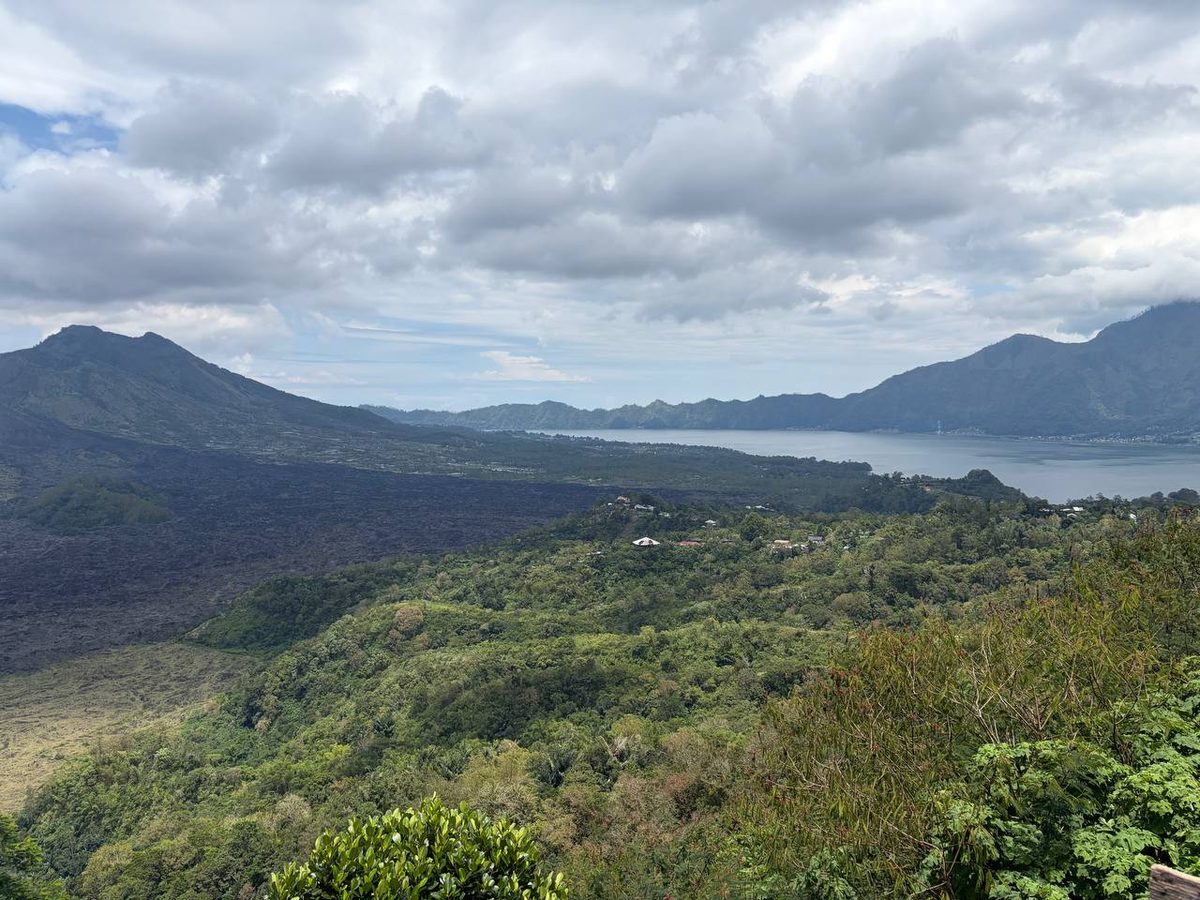 Кальдера Батур и озеро Батур, панорама