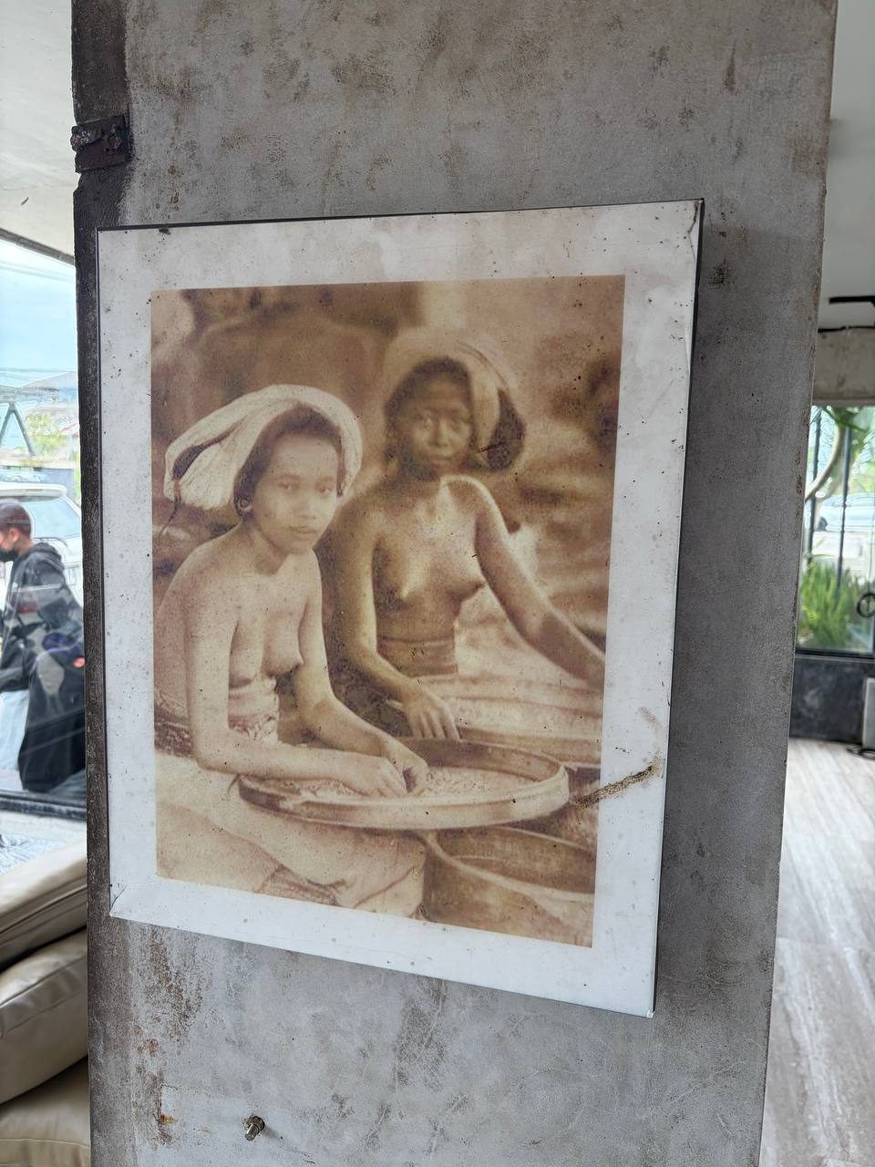 Старинное фото балийских женщин, колониальная эпоха